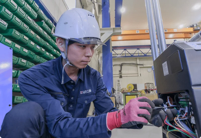 異業種から電気設計の要へ。「やりたい」が形になる垣根のないものづくり。